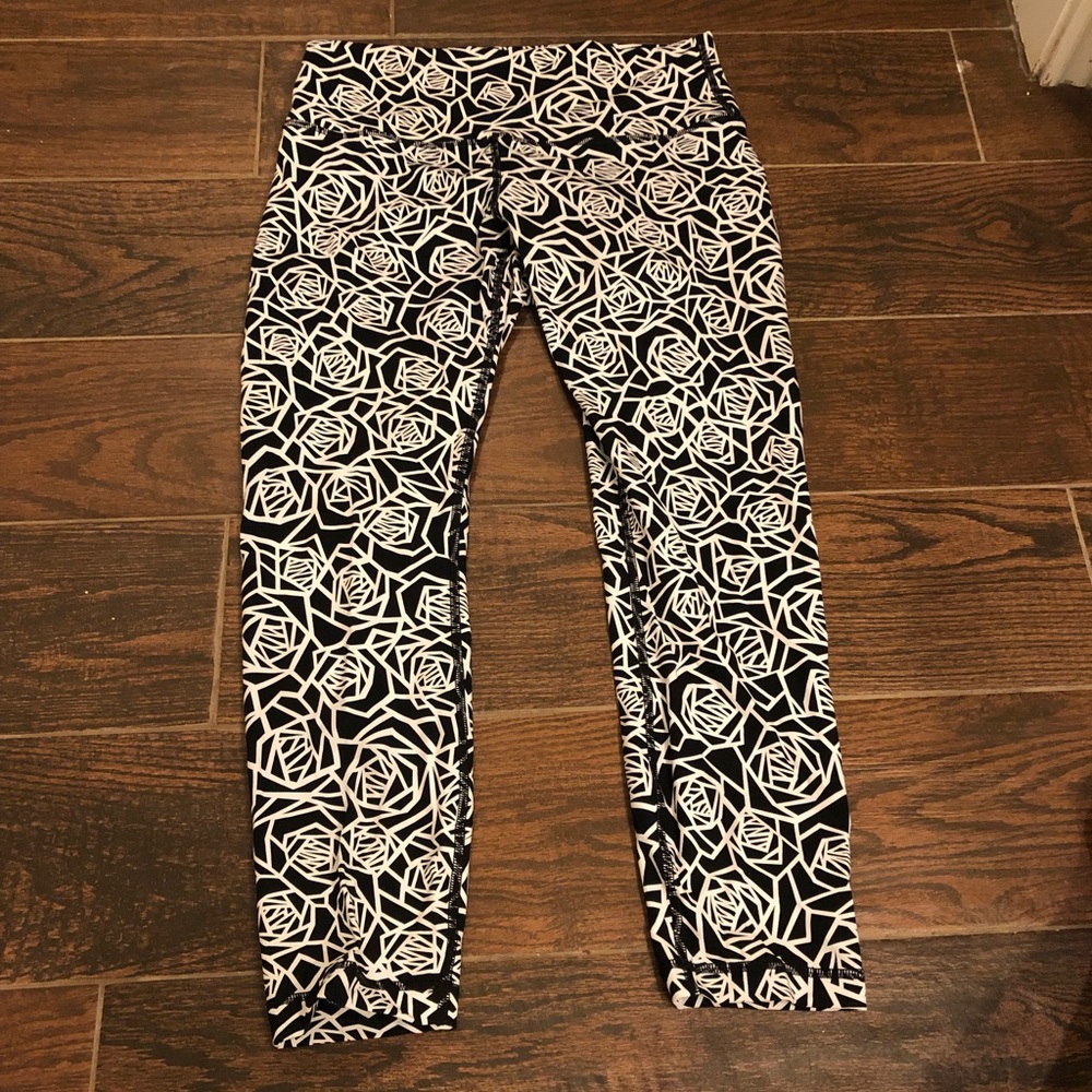Lululemon geometric rose 3/4 length leggings sz10